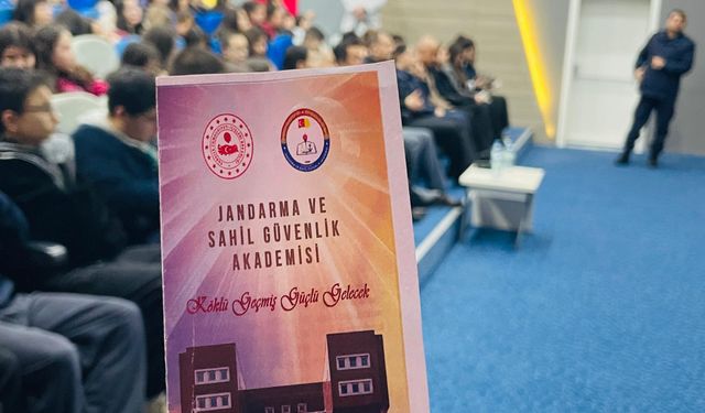 Kırşehir’de kariyer günlerinde jandarma mesleği gençlerle buluştu