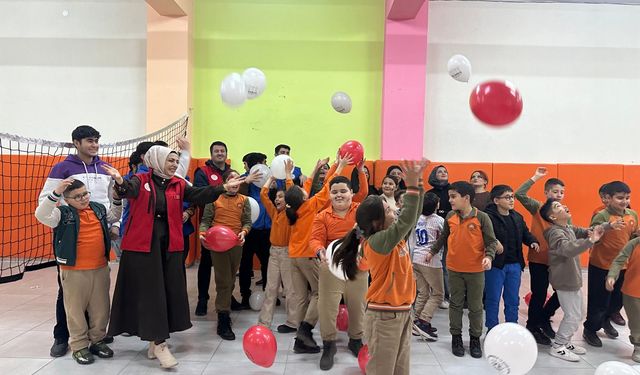 Bozkırda çocukların gülüşü her yere yayıldı