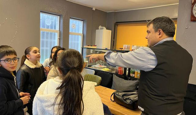 Vali Yardımcısı Balcı kollarını sıvadı, öğrencilere unutamayacakları anı yaşattı