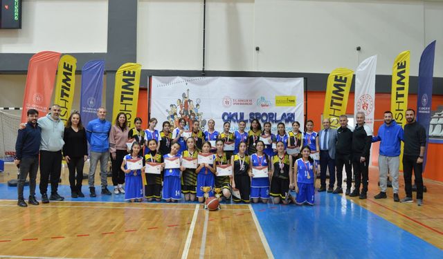 Cacabey Ortaokulu madalyayı kaptı