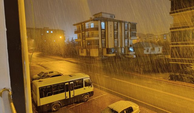 Kırşehir’de kar şiddetini artırdı: Gözler Valilikten gelecek açıklamada