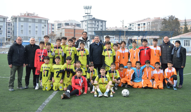 Yıldız Erkekler Futbol’da Şampiyon Cumhuriyet Ortaokulu