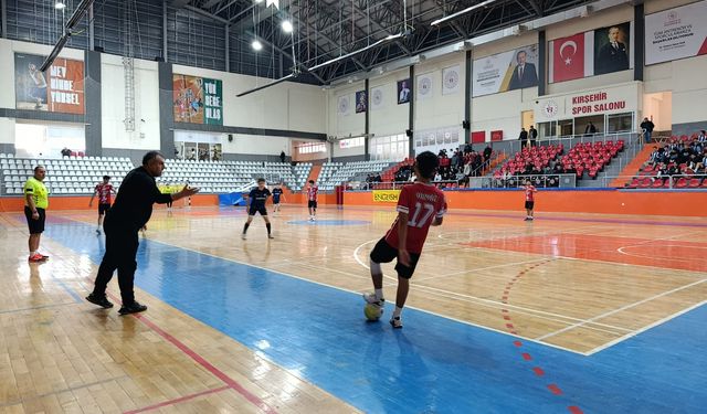 Kırşehir’de liseler sahaya indi