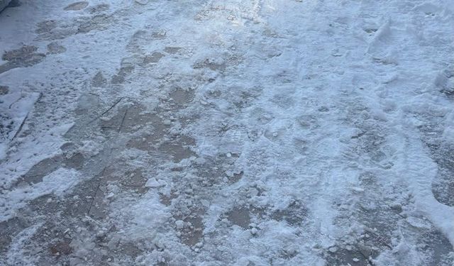 Kırşehir'de soğuk hava hayatı durma noktasına getirdi