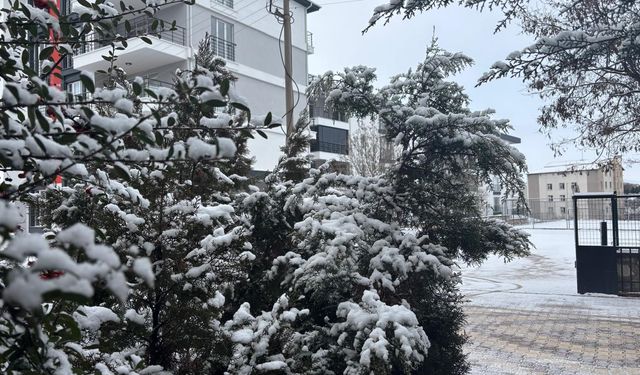 Kırşehir’de toprak beyaz örtüyle nefes aldı