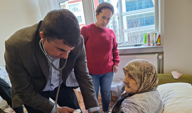 Vekil rozetini çıkardı, stetoskopu taktı!