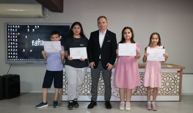 Kırşehir Çocuk Korosu Öğrencilerine Katılım Belgeleri Takdim Edildi!