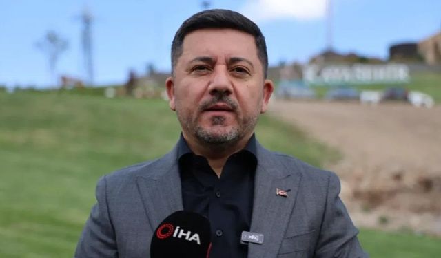 Cumhurbaşkanı Erdoğan, Belediye Başkanı Arı'ya Rozetini Taktı