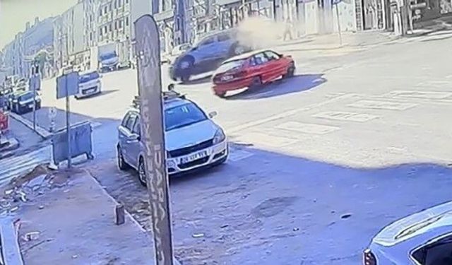 İki Araç Çarpıştı, Araç Yan Yattı!