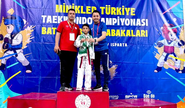 3 değil, 4 değil… O bir şampiyon! Köysüren Türkiye zirvesini bırakmıyor