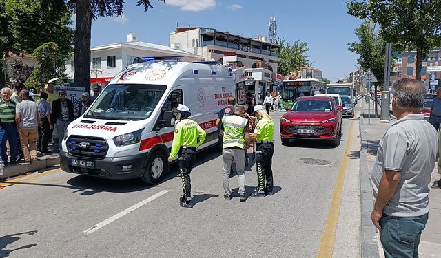Kırşehir Terme Caddesi’nde Otomobil Yayaya Çarptı: 1 Yaralı!