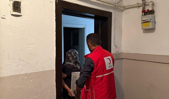 Kapı Kapı Dolaşarak Gıda Desteği Sağladılar