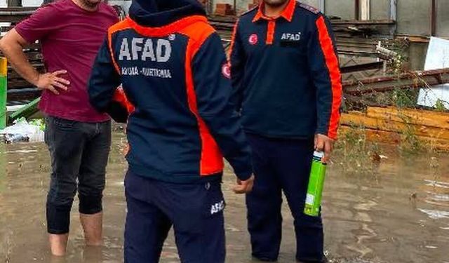 Kırşehir Sanayi Sitesi'ni Su Bastı: AFAD Ekipleri Hızla Müdahale Etti