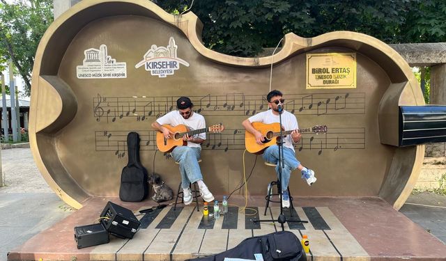 UNESCO Müzik Şehri Kırşehir'de sokaklar genç müzisyenlerden ritmiyle canlandı
