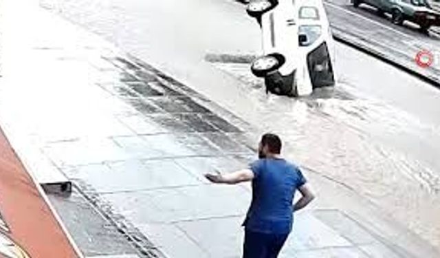 Yollar Göle Döndü, Cadde Çöktü