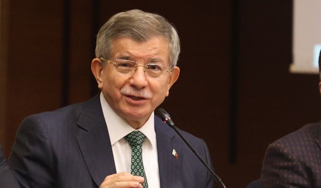 Ahmet Davutoğlu Siyasetten Çekildi: Gelecek Partisi Faaliyetlerini Sonlandırıyor!