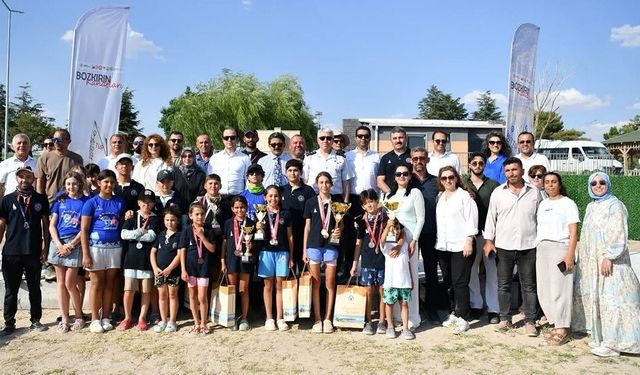 Kırşehir’de bozkırın rüzgârı yelkenleri doldurdu: Genç sporcular ödüllerine kavuştu