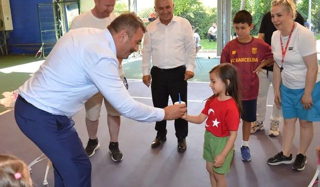 Tenis kortlarında tatlı mola