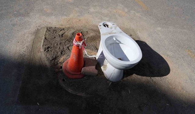 Kırşehir’de foseptik kapağı üzerine konulan klozet görenleri şaşırttı