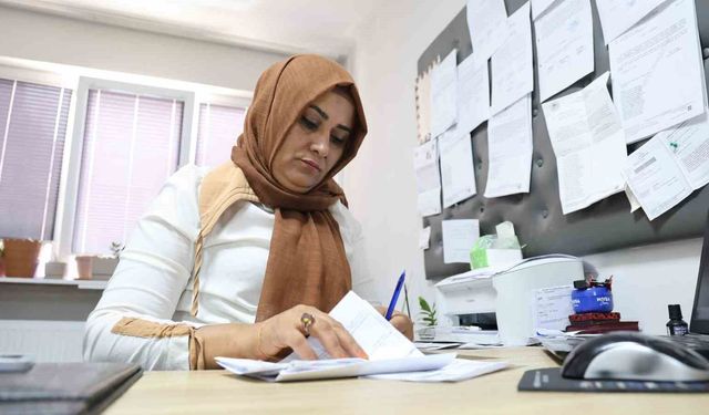 "Kadından muhtar olmaz" dediler, Kırşehir'in en büyük mahallesine muhtar seçildi