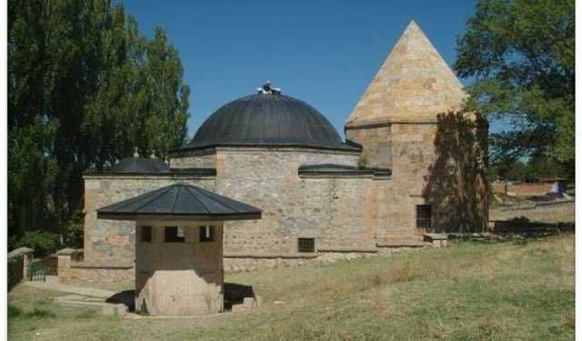 BUNU BİLİYOR MUYDUNUZ? KIRŞEHİR’İN DERS ETTİREN 8 ASIRLIK TARİHİ HAZİNESİ