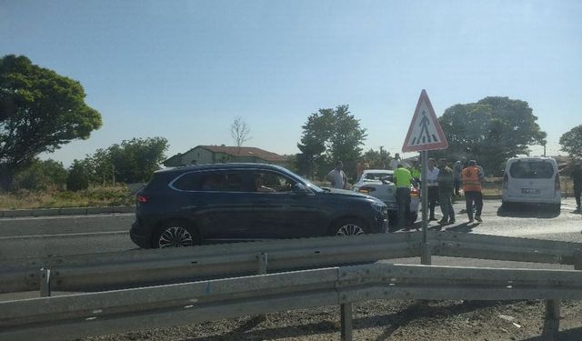Petlas Kavşağı’nda Maddi Hasarlı Kaza
