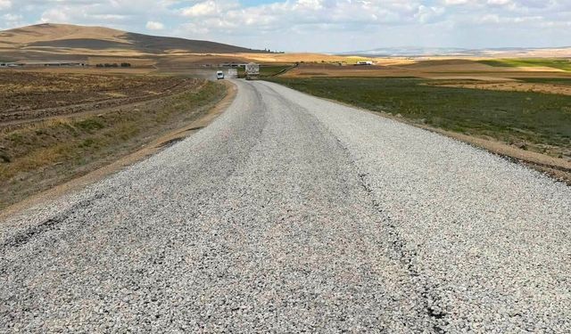 Büyükkışla'nın 4 kilometrelik yolu asfaltlandı, hizmete açıldı