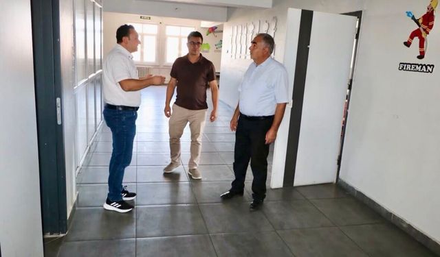 Kırşehir’de Necatibey İlkokulu ve Ortaokulunda Onarım Çalışmaları İncelendi