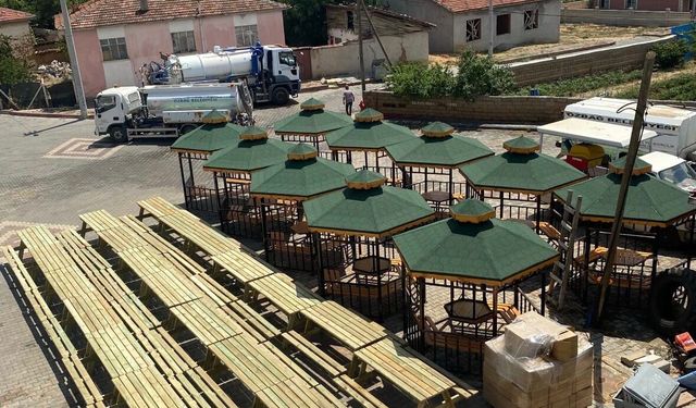 ÖZBAĞ’DA PARK VE PİKNİK ALANLARI YENİ DONATILARLA BULUŞUYOR