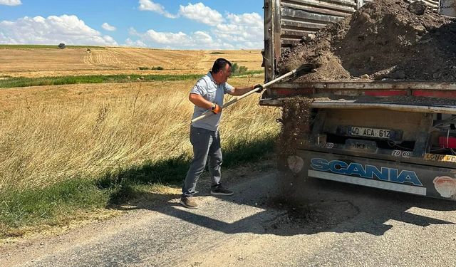 Köylüler kendi imkanlarıyla yol onardı: “Kalıcı çözüm istiyoruz”