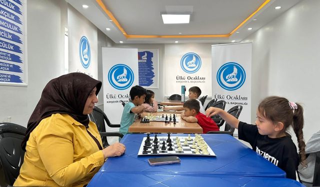 Kırşehir Ülkü Ocakları’nda Akıl ve Zekâ Oyunları Kursu devam ediyor