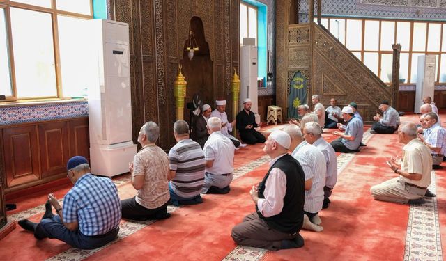 Kırşehir’de Hoca Ahmet Yesevi Camii’nde Kur’an-ı Kerim Programı Düzenlendi