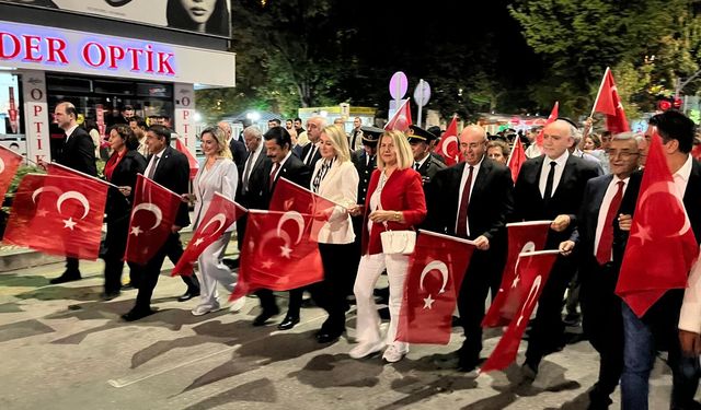 Kırşehir'de meşaleler yandı, Zafer Bayramı coşkusu yaşandı