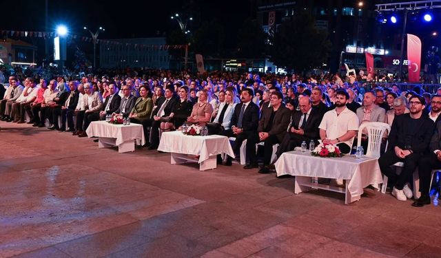 Kırşehir’de Neşet Ertaş Türküleri Cacabey Meydanı’nı Doldurdu