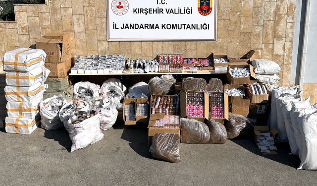 Kırşehir’de TIR’dan 12,5 milyon liralık kaçak eşya çıktı