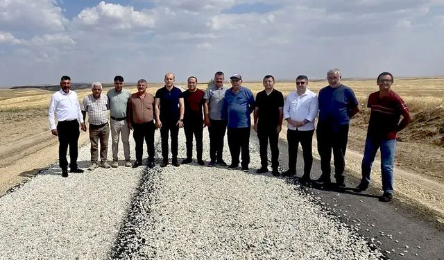 Köy yollarındaki asfalt çalışmalarına saha incelemesi