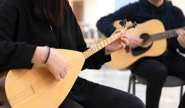 Neşet Ertaş’ın memleketinde müzik hamlesi: Ücretsiz bağlama ve gitar eğitimi