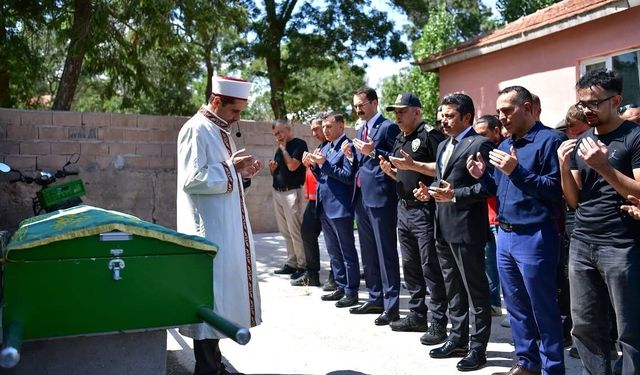 Şehit Jandarma Başçavuş Serkan Tekin’in annesi son yolculuğuna uğurlandı