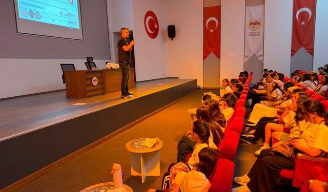 SİBERAY ekipleri Çiçekdağı'nda öğrencilerle buluştu