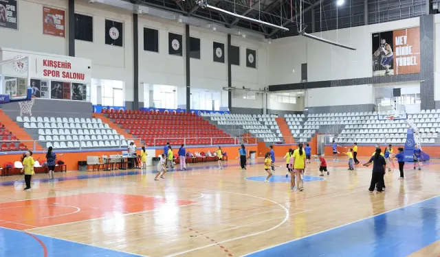 Kırşehir’de GSB Spor Okulları’nda Tenis Heyecanı