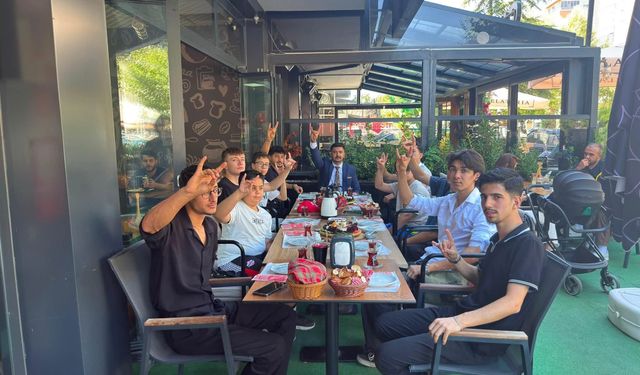 Ülkü Ocakları Kırşehir’de Gençleri Kahvaltıda Bir Araya Getirdi