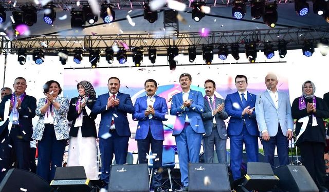 Vali Demiryürek Çiçekdağı'nda temel attı, müze açtı, festival coşkusuna ortak oldu