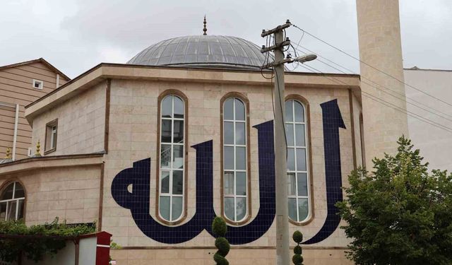 Kırşehir’de tarihi caminin içi görenleri hayran bırakıyor