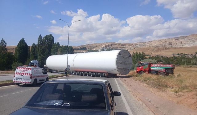 Dönemeyen Kırkayak Kamyon Trafiği Kilitledi