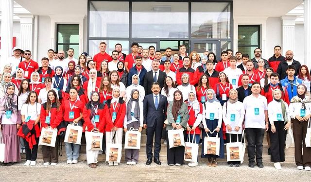81 ilden Kırşehir’e uzanan buluşmada Vali Demiryürek gençlerle buluştu