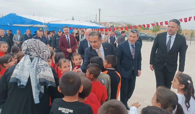 Kaymakam, öğrencilerin ders başı heyecanına ortak oldu