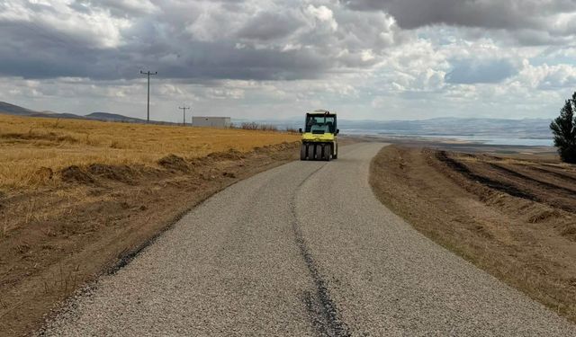 Kırşehir’de Sathi Asfalt Çalışmaları Aralıksız Sürüyor