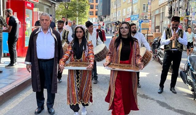 Ahiliğin başkentinde bayram havası! Kırşehir sokaklarında davul zurna eşliğinde dev davet