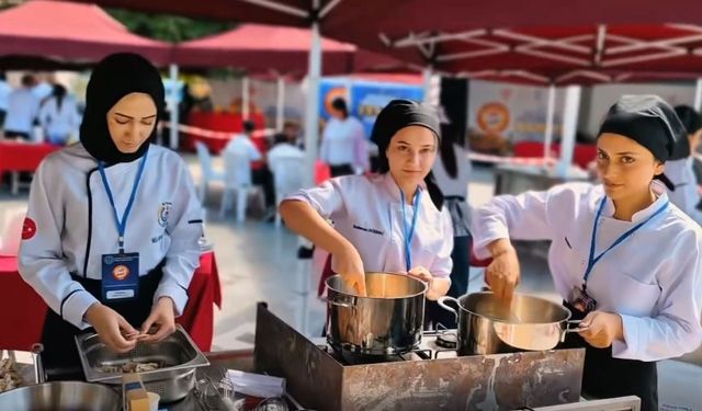 Bakan Tekin Kırşehir’deki öğrencileri ve öğretmenleri unutmadı