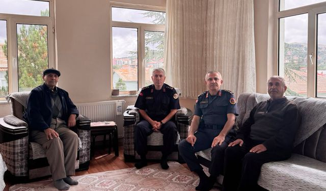 Kırşehir’de Jandarma Komutanları Şehit Ailesiyle Buluştu